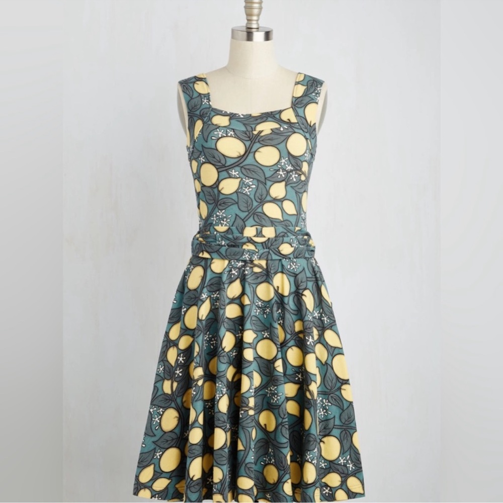 Effie’s Heart Green Lemon Print Dress Size Small